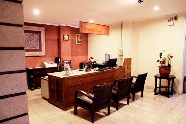 Hotel Lotus Бандунг Экстерьер фото