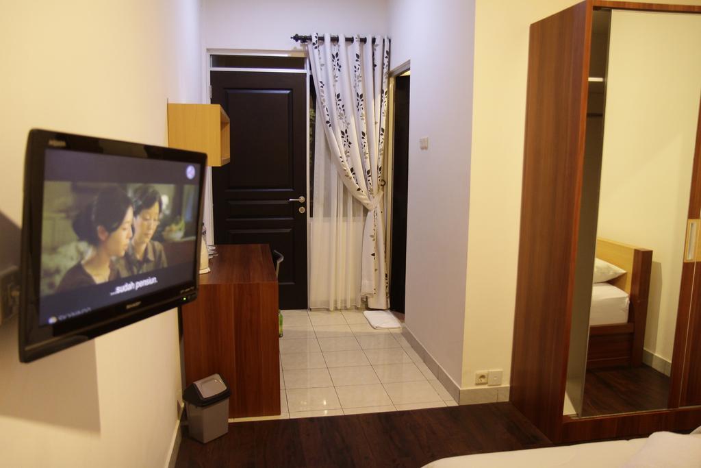 Hotel Lotus Бандунг Номер фото
