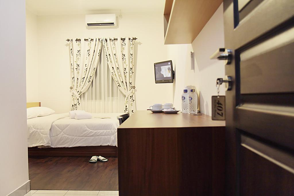 Hotel Lotus Бандунг Номер фото