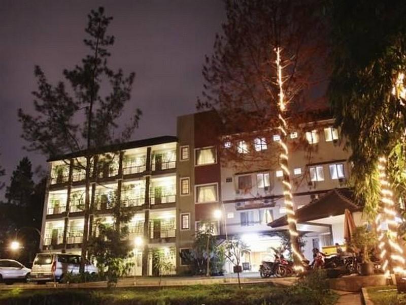 Hotel Lotus Бандунг Экстерьер фото