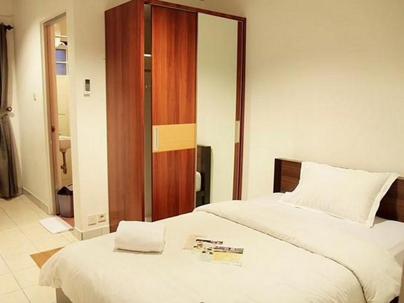 Hotel Lotus Бандунг Экстерьер фото