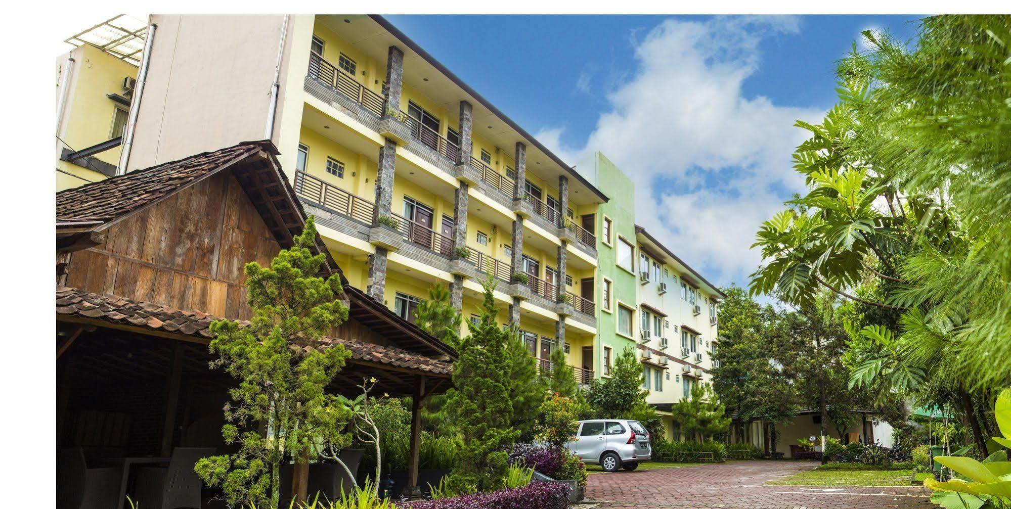 Hotel Lotus Бандунг Экстерьер фото