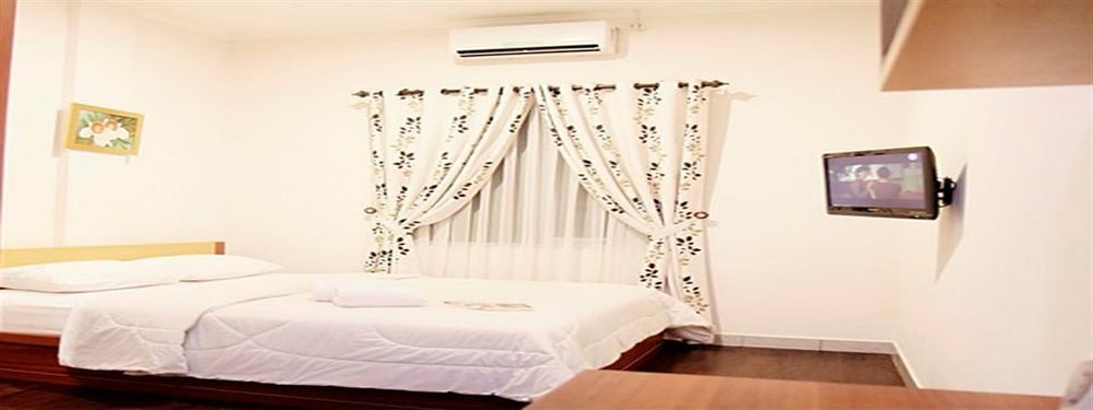 Hotel Lotus Бандунг Экстерьер фото